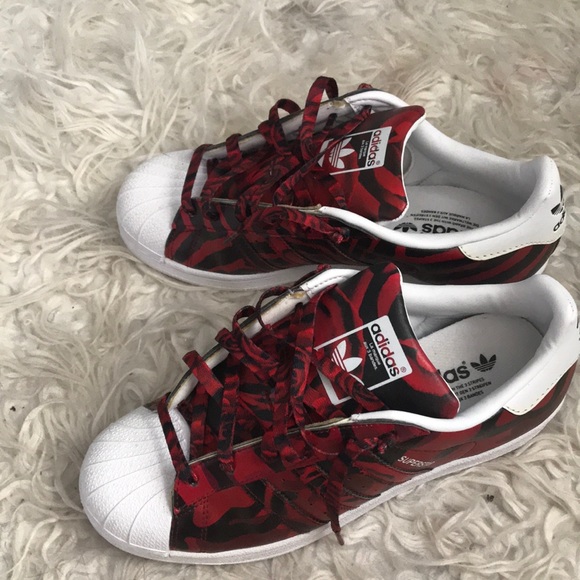 adidas superstar red camo